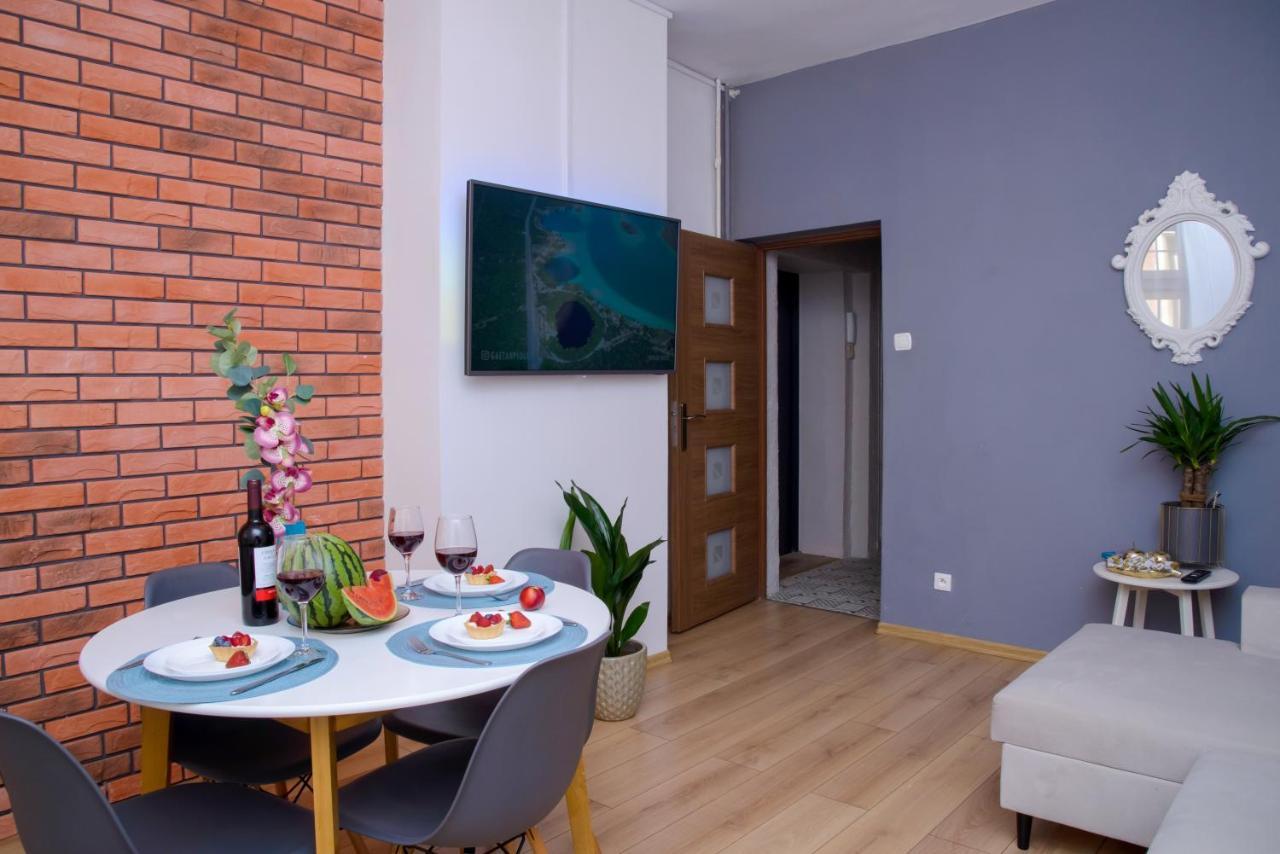 Maya's Flats & 19 & 20 - Ogarna Apartment *