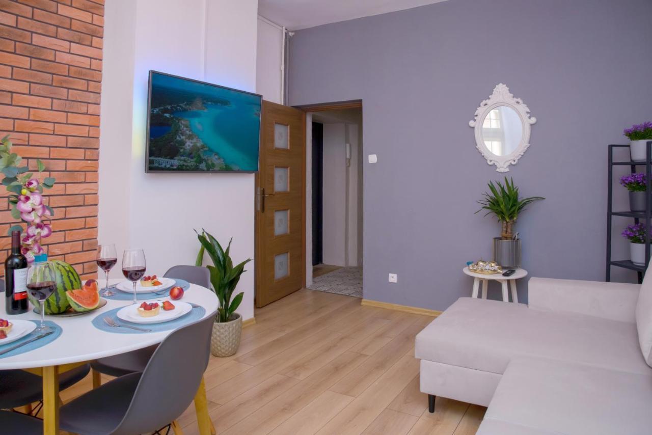 Maya's Flats & 19 & 20 - Ogarna Апартаменти